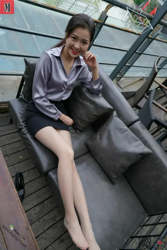 [MussGirl慕丝女郎] NO.145 沙发美女皮裙肉丝 - 慕丝女lang